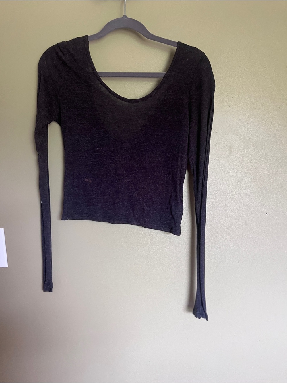 Women's Black Long-Sleeve Scoop Neck crop top